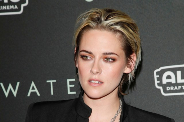 Kristen Stewart engaged